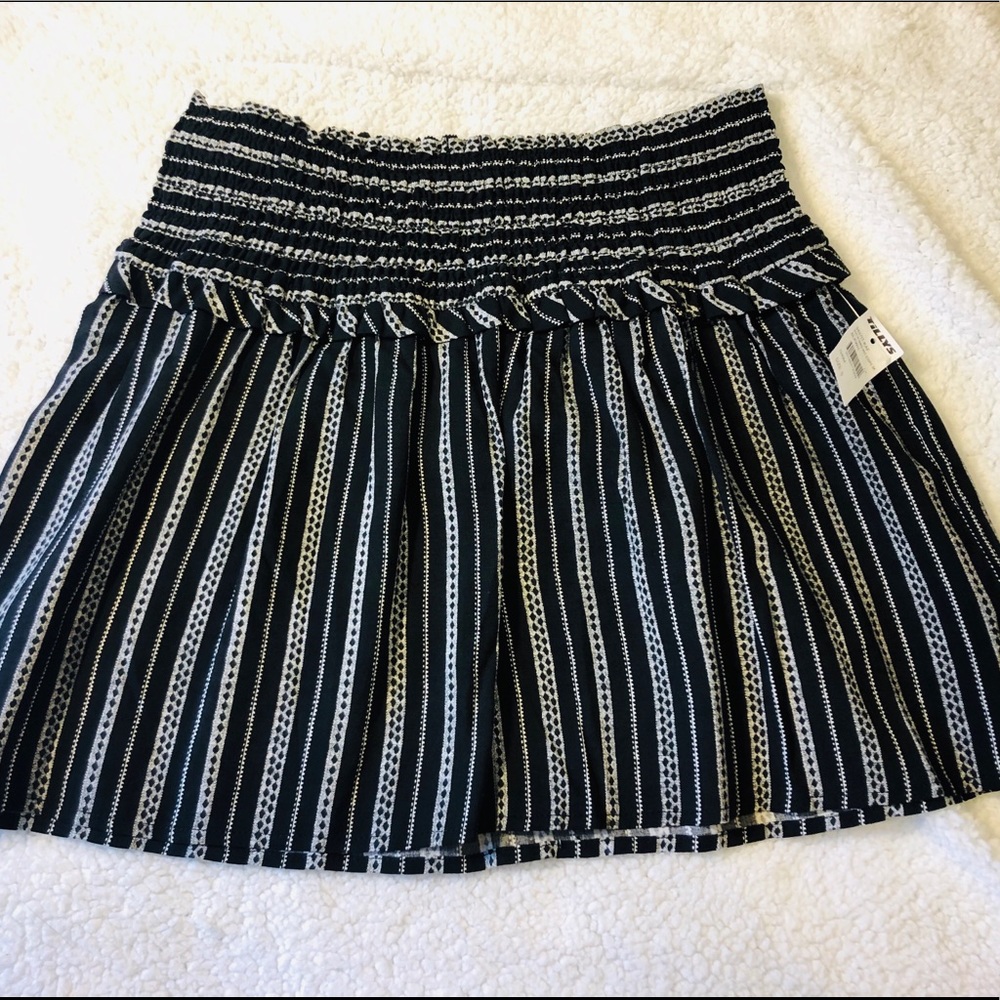 Tillys black and white skirt
